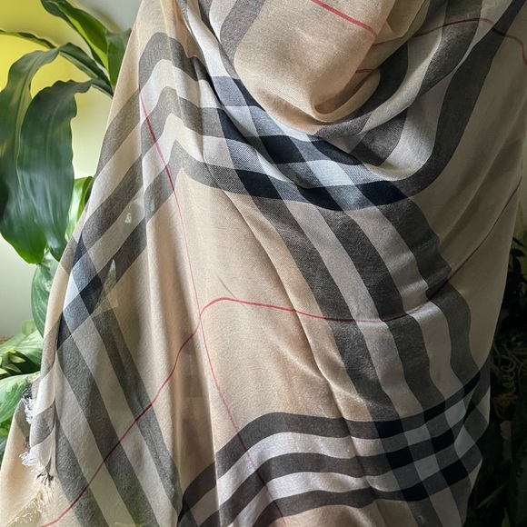 Burberry Cashmere Wrap/Shawl Scarf. - Picture 3 of 15
